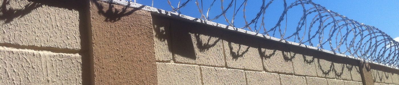 Construção de cerca concertina